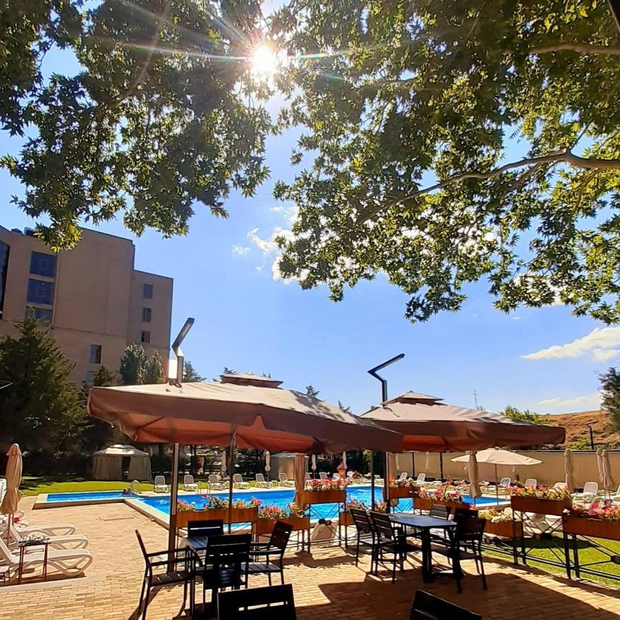 President Hotel By Hrazdan Hotel Cjsc Ereván Exterior foto